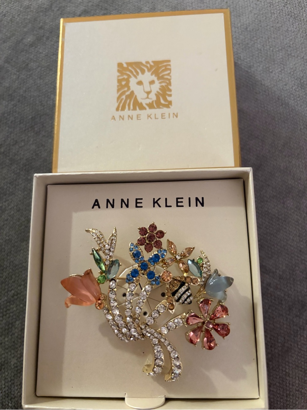 NWT -New in gift box
Multicolor cubic zirconia & mother of pearl bee in flowers